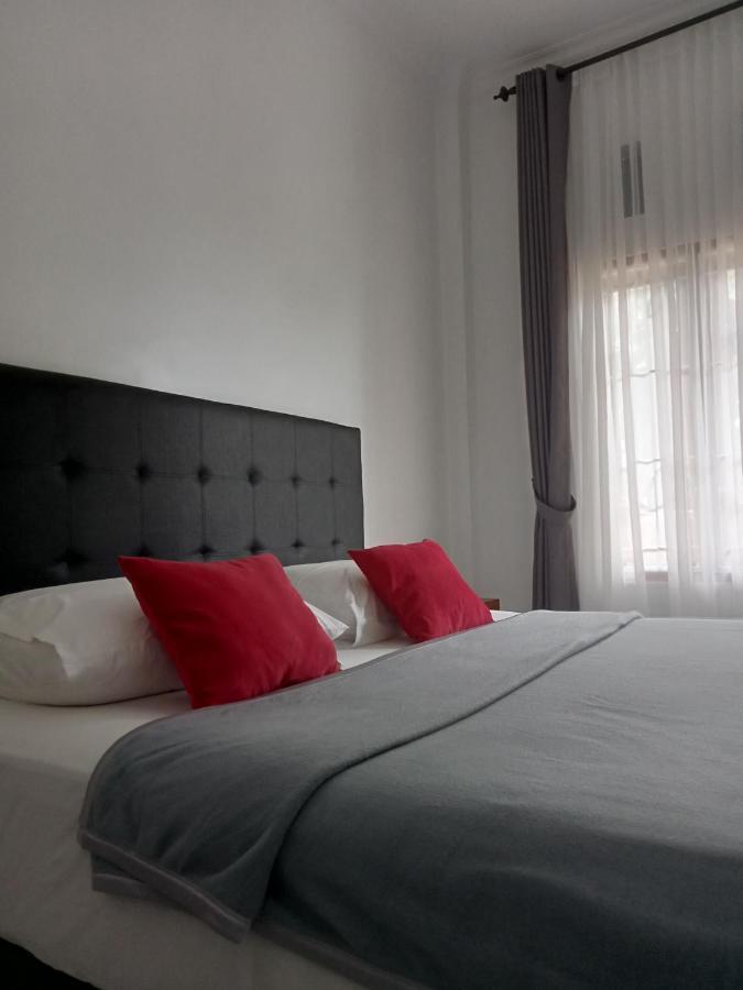 Guest House D Valeri Labuan Bajo Exterior photo