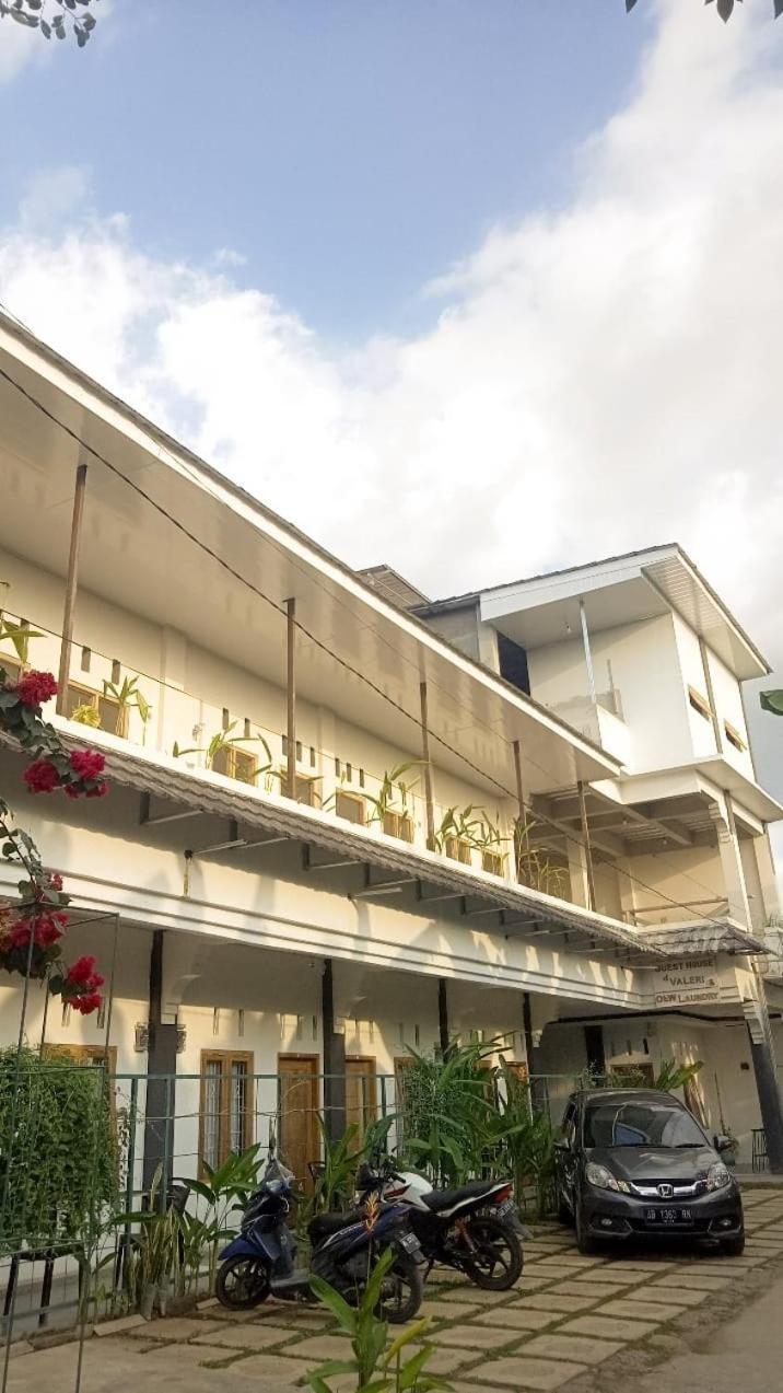 Guest House D Valeri Labuan Bajo Exterior photo