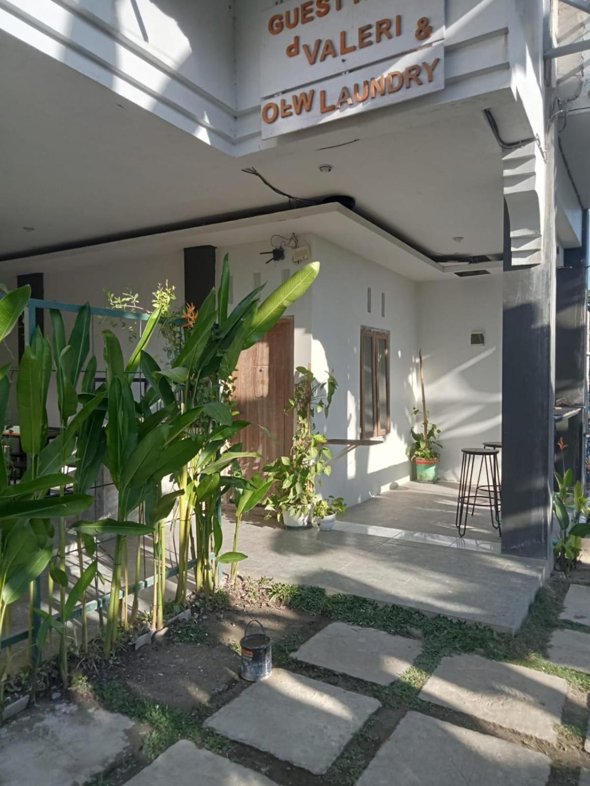 Guest House D Valeri Labuan Bajo Exterior photo