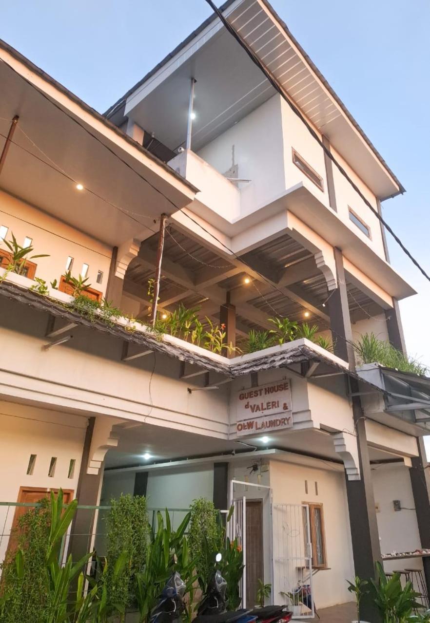 Guest House D Valeri Labuan Bajo Exterior photo