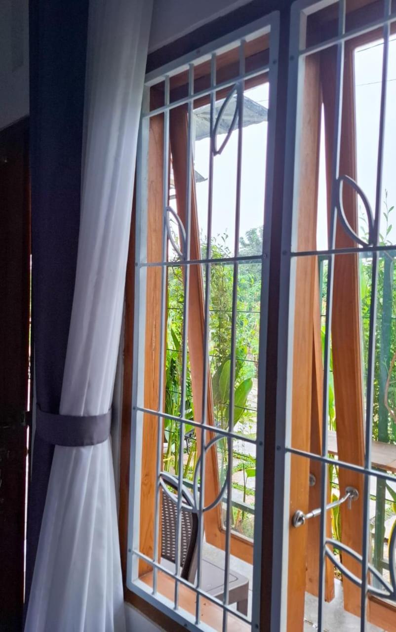 Guest House D Valeri Labuan Bajo Exterior photo