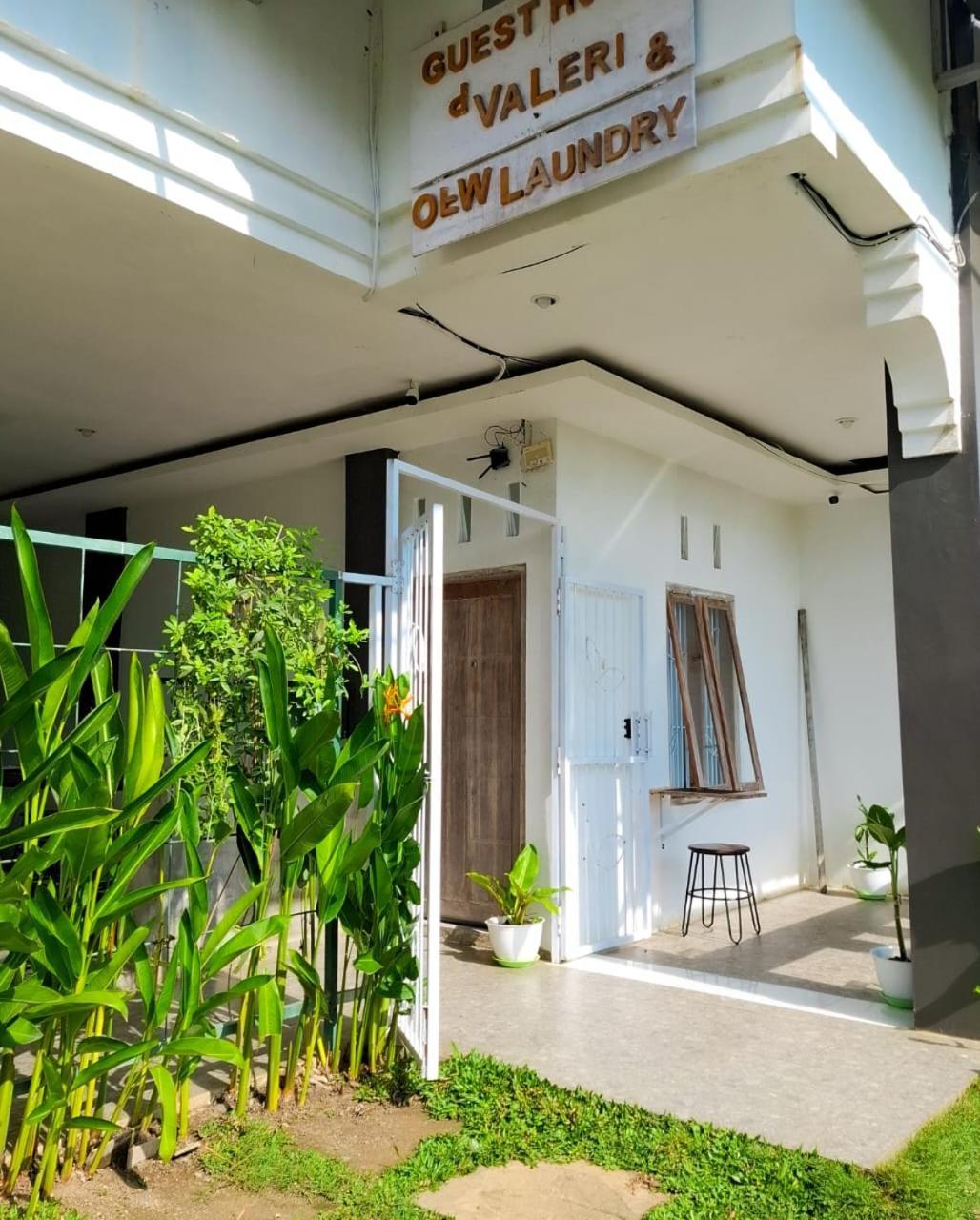 Guest House D Valeri Labuan Bajo Exterior photo