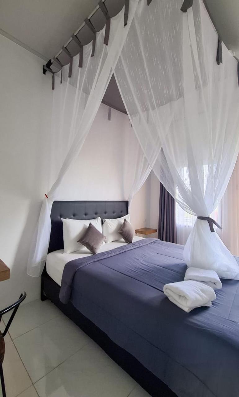 Guest House D Valeri Labuan Bajo Exterior photo