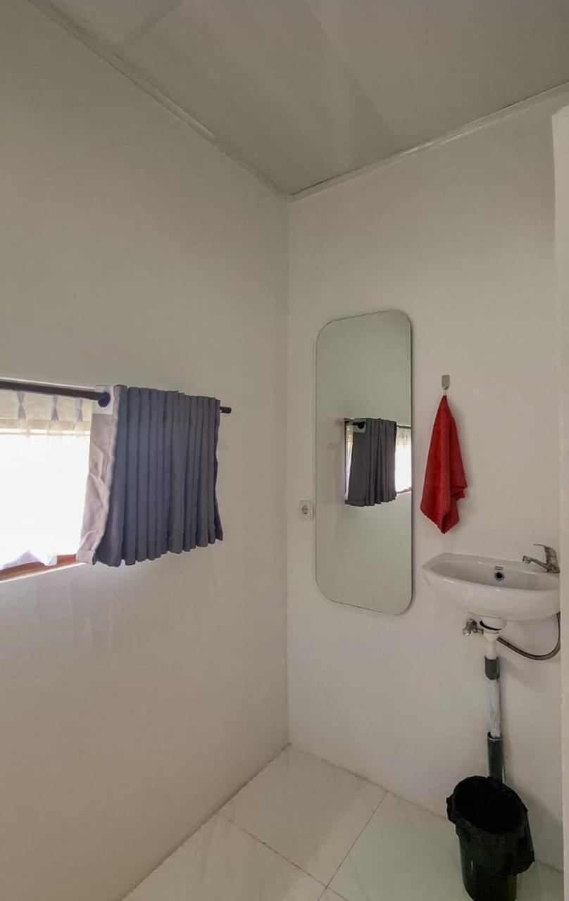 Guest House D Valeri Labuan Bajo Exterior photo